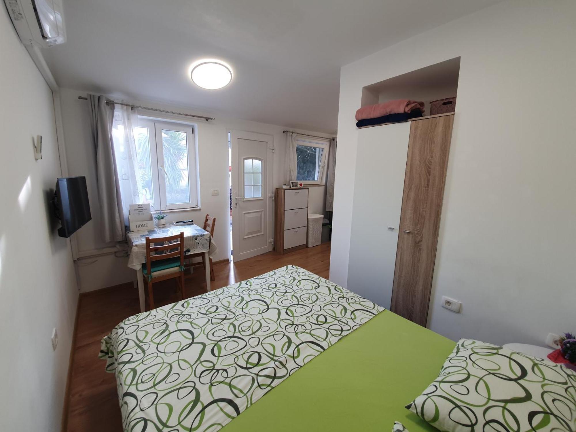 Una Apartment